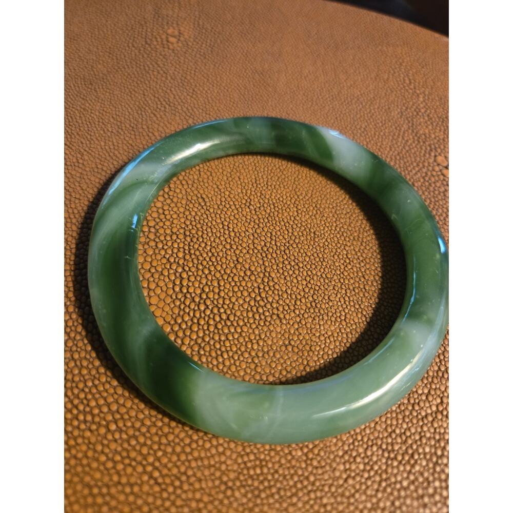 Vintage Jade Green Art Glass Bangle Bracelet Marbled Swirl Faux Jade Jewelry - Picture 7 of 9